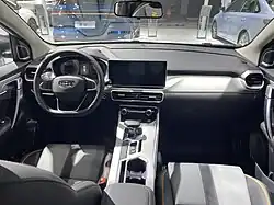 Interior (pre-facelift)