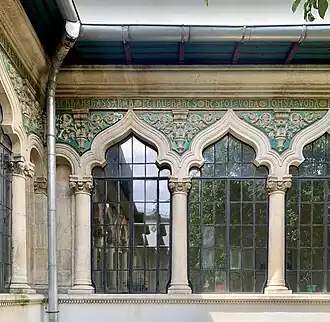 Romanian Revival glazed ceramic acanthus in the courtyard of the Central Girls' School (Strada Icoanei no. 3-5), Bucharest, by Ion Mincu, 1890[20]