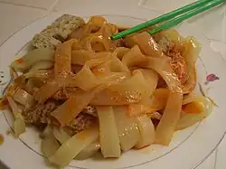 Niang pi (酿皮, Няң пы), a popular vegetarian noodle cold dish in Linxia