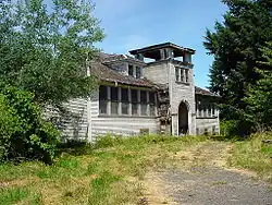 Alvadore's abandoned schoolhouse