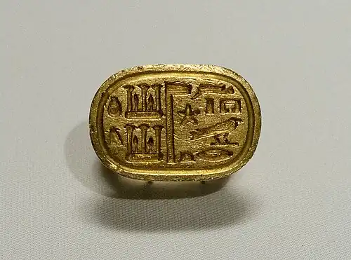 Ancient Egyptian signet ring, 664–525&nbsp;BC, gold, British Museum
