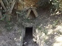 Access to a tomb built in the rock with an elevation
