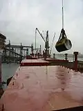 4. The gantry crane removes the cargo from the ship.