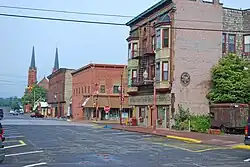 Streetscape on looking west on Oak, past 6th street, 2009; note St. Paul's in distance