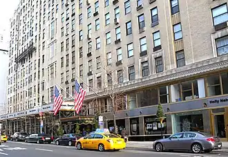 The hotel's Madison Avenue facade in 2009. The facade is made of beige brick, with rectangular windows. Several cars are parked outside the hotel.