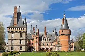 Château de Maintenon in the town center
