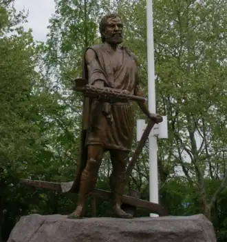 Statue of Lucius Quinctius Cincinnatus holding fasces