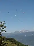 Much paragliding in the sky