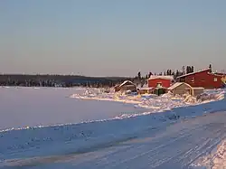 The community of Délı̨nę on Great Bear Lake