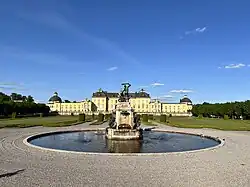 View of the palace with the Hercules fountain in front
