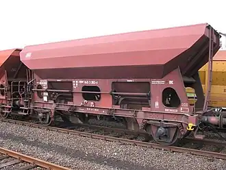 The side-discharging Class Fcs092 became the UIC standard for the transportation of coarse-grained goods