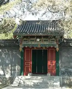 Siheyuan belonging to the wealthy usually feature an elaborate doorway