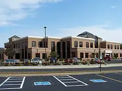 Maxwell Center for Business and Leadership (1998)