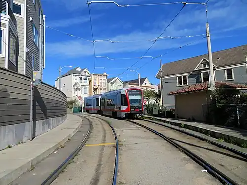 An inbound train at Right Of Way/21st Street, 2019
