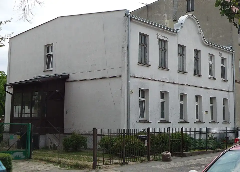 View from the street with the side entry on the right.