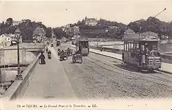 Tramway crossing at the siding of Pont Wilson’s entrance.
