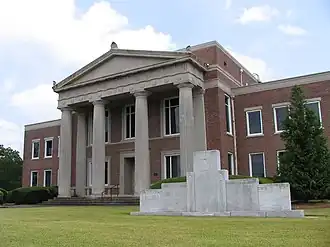 Lamar County courthouse in Barnesville