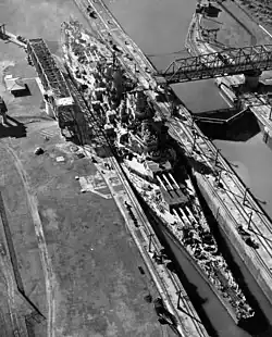 USS Missouri passing through the Miraflores locks in 1945