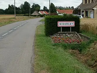 The road into Nieurlet