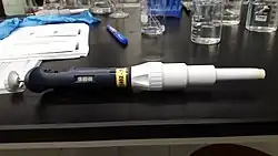 A 5,000 μL (5 mL) pipette, with the volume to be transferred indicated. 500 means that the amount transferred is 5,000 μL.