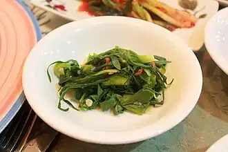 Pa-namul (seasoned blanched scallions)