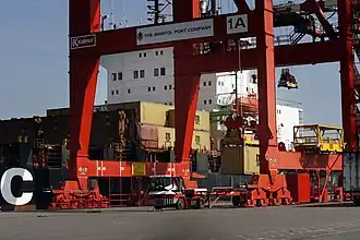 Cargo operations on the quay