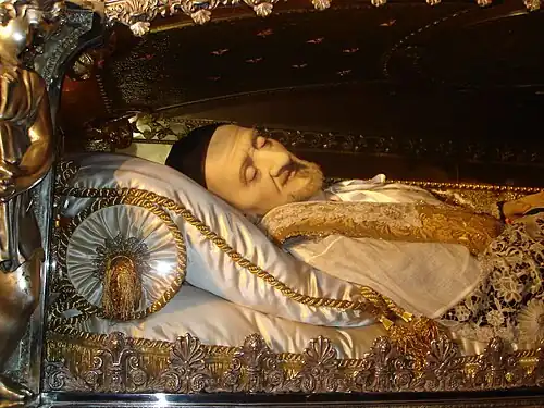 Sculpture of Saint Vincent in the tomb