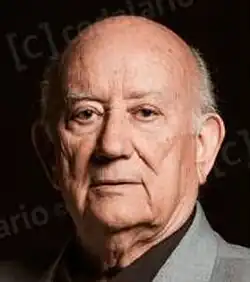 Colour publicity shot of an elderly, unsmiling Chuliá with receding hair