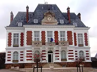 The town hall in Saulx-les-Chartreux