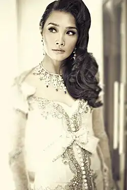 Dewi Remaja 2005/2006 Scha Al-Yahya