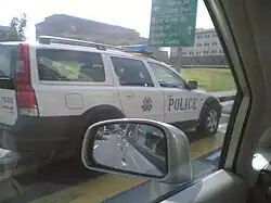 A Volvo V70 XC Fast Response Vehicle on patrol nearby North Bridge Road. Note the lower profiled light bar as compared with the Fast Response Car.