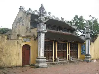 Bến village communal house, place to worship warlord Lữ Đường.