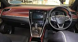 Interior (pre-facelift)