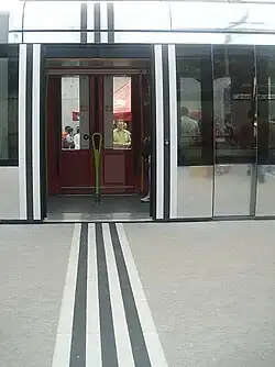 Tours Tramway – The vertical stripes Daniel Buren