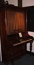 Upright piano