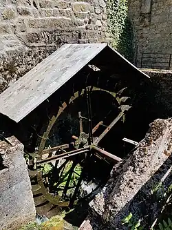 Photograph of the water wheel of Chez Lyonnet mill in operation.