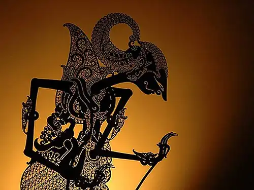 Wayang kulit depicting Prabu Pandu Dewanata with his kris