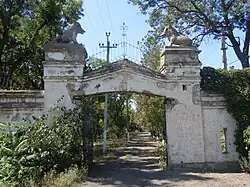 the gate of the Rauch Castle [uk] in Zavodivka [uk; es; zh]